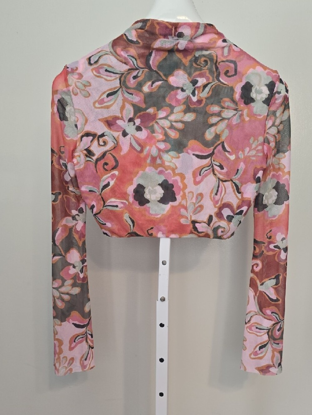 92 Misa Los Angeles Pink Floral Sheer Long-Sleeve Crop Top - Picture 8 of 9